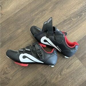 Size 40, Peloton C-19; PL-SH-02

Gently used and no longer needed